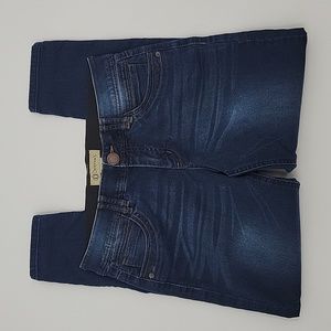 Democracy Ab Technology, Size 6